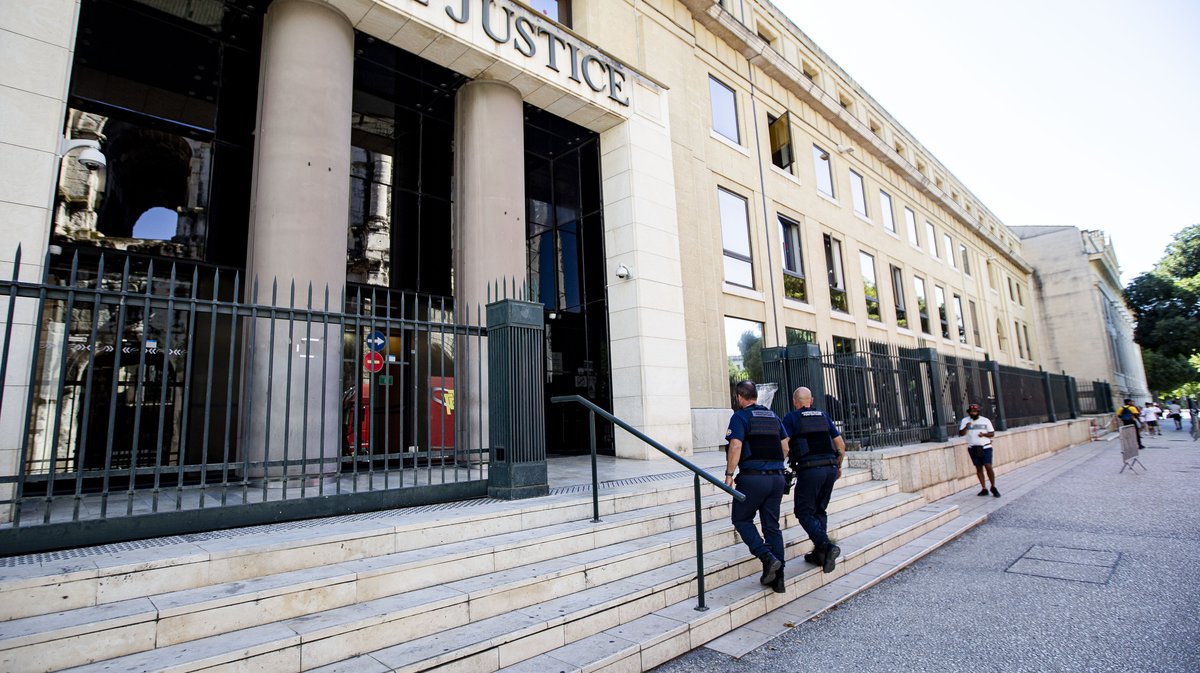 Photos illustration Palais de justice Nîmes.