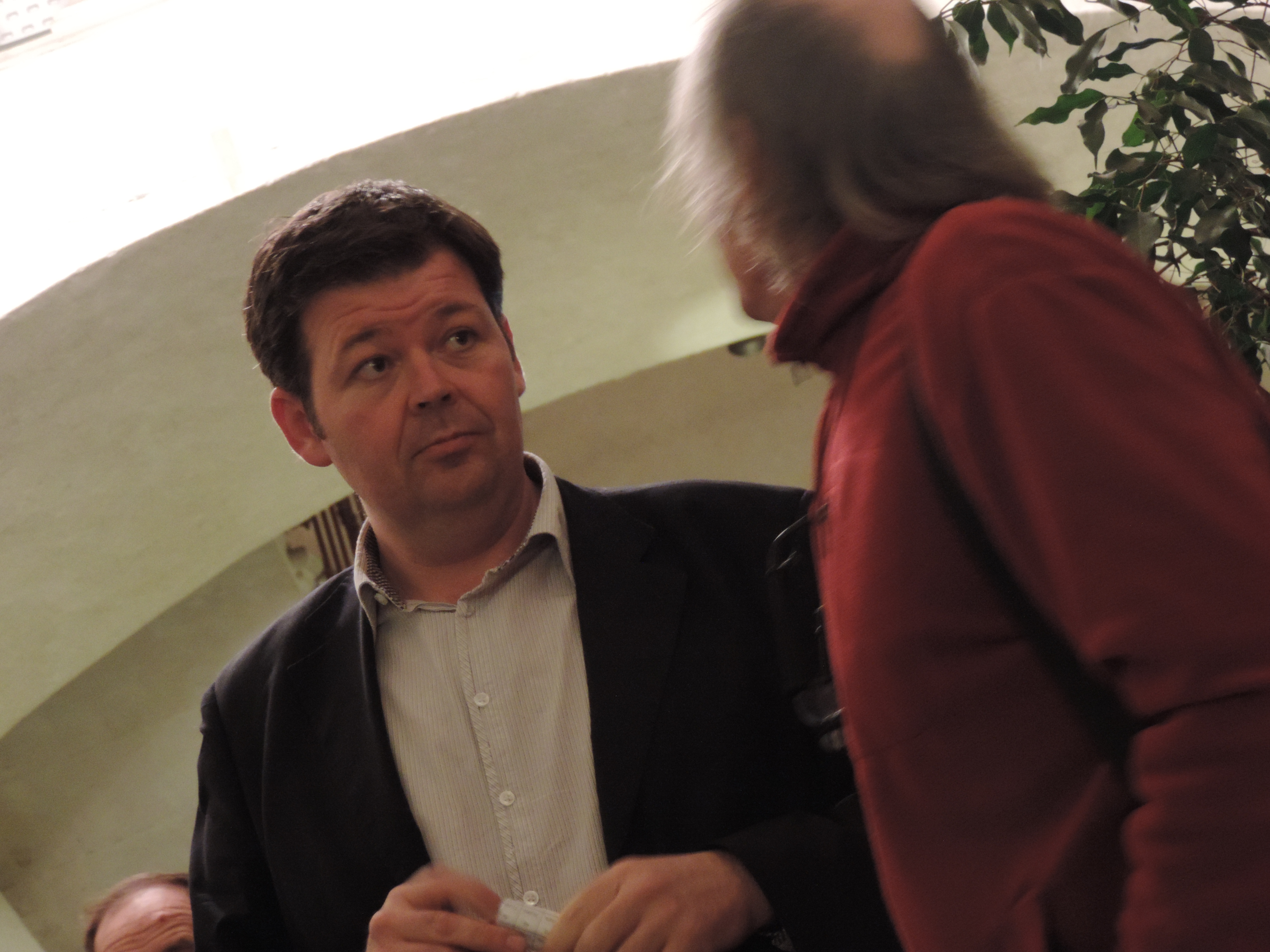 Jean-Christian Rey, en discussion après les premiers résultats.