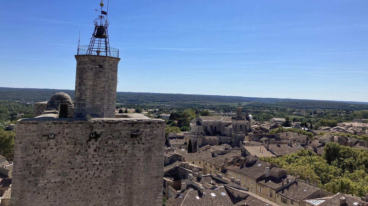 Uz&egrave;s vu du sommet du Duch&eacute;.