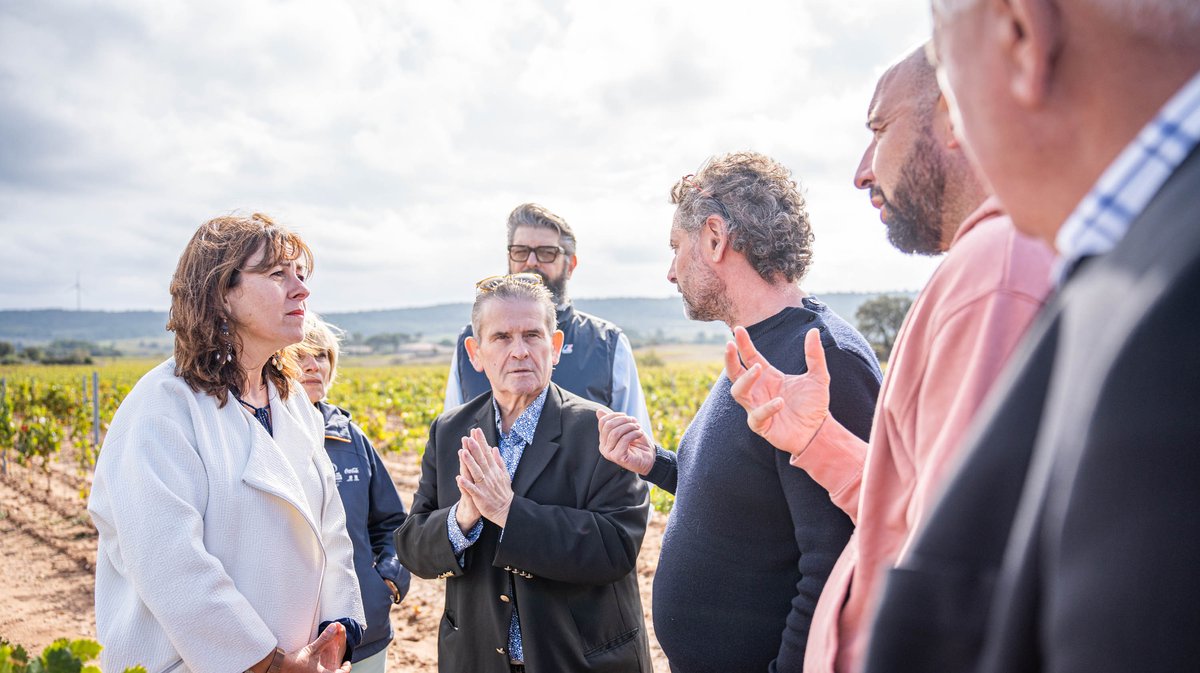 Photo D'illustration - Carole Delga en discussion avec des agriculteurs occitans.