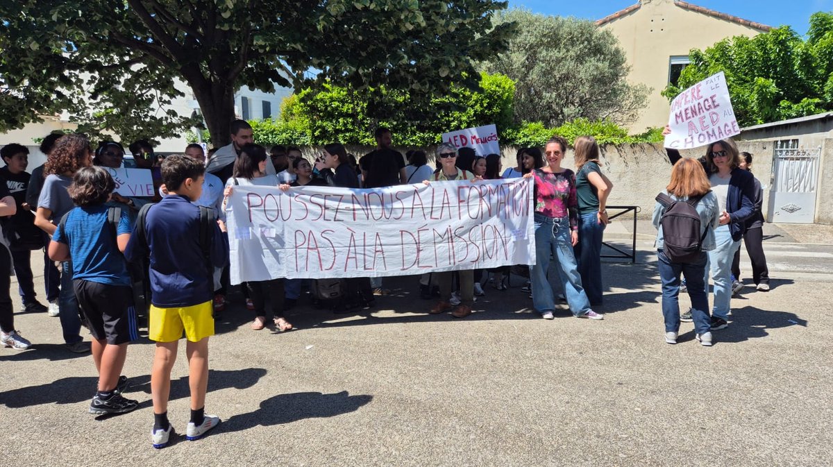 ARLES &quot;Ampere fait le ménage, AED au chômage&quot;, dénoncent les surveillants du collège