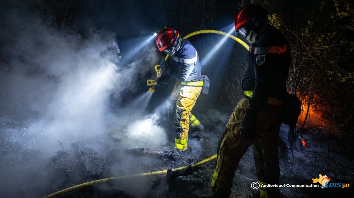 UZÈS Un incendie se déclare sur le parking du lycée Gide : six voitures brûlées