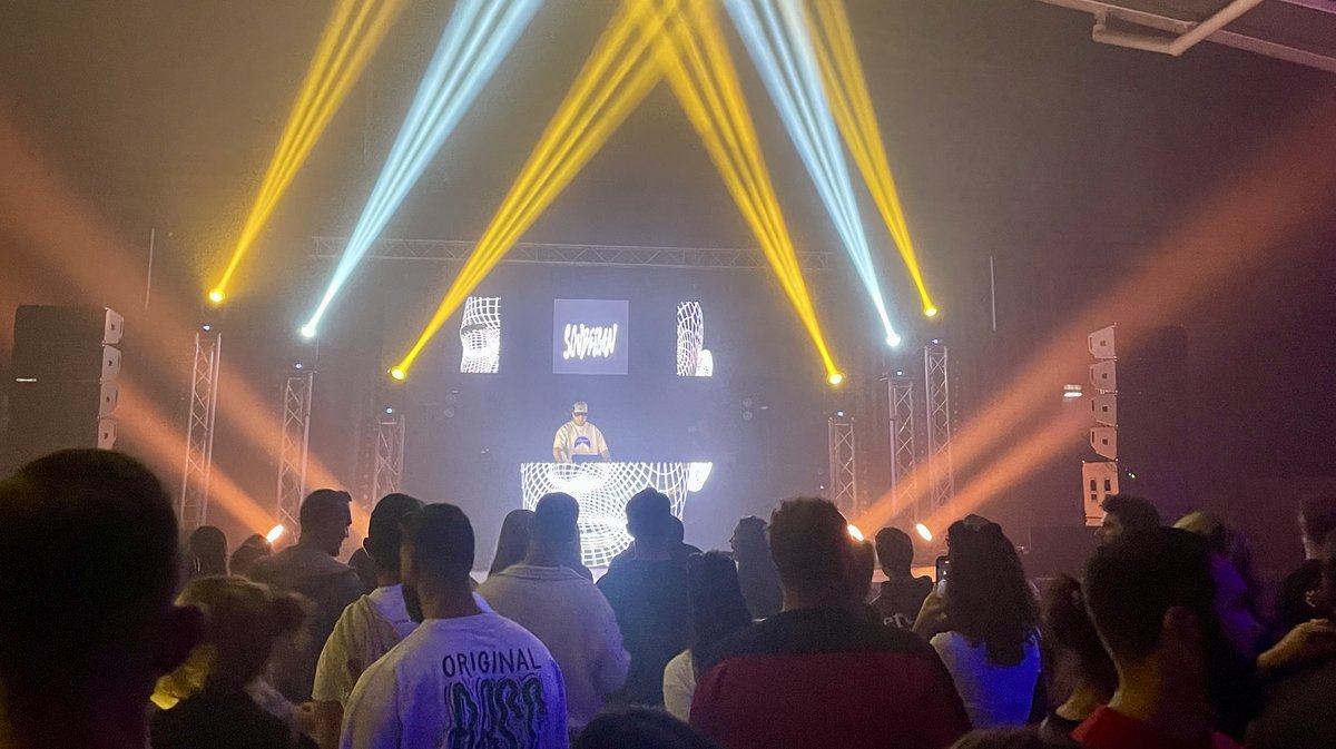 Soubeiran aux platines lors de la soir&eacute;e &eacute;lectronique "El Sue&ntilde;o Festival Indoor" 2025.&nbsp;