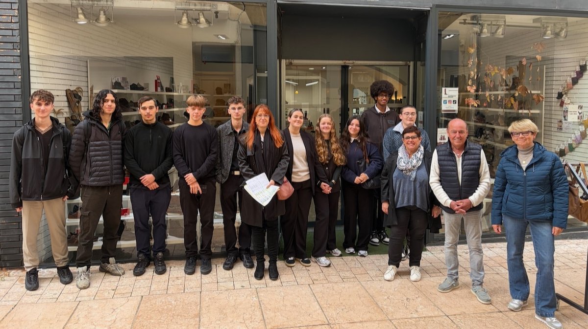 Le lyc&eacute;e Sainte-Marie s'associe &agrave; Bagnols commerces et &agrave; la mairie pour proposer une vitrine de No&euml;l&nbsp;
