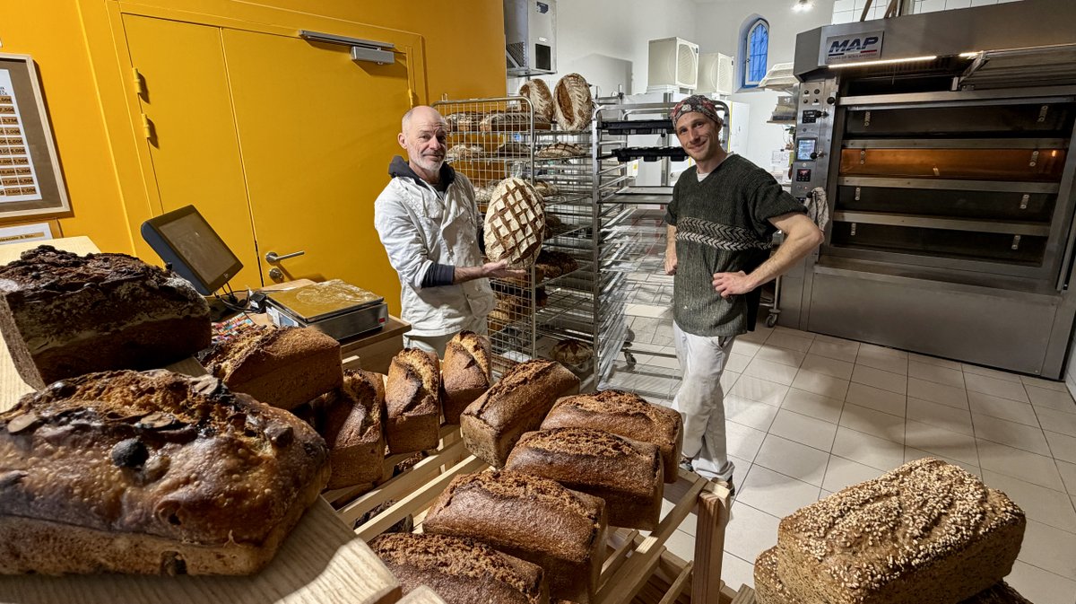 Ludovic Hell pr&eacute;pare la p&acirc;te du pain du lendemain