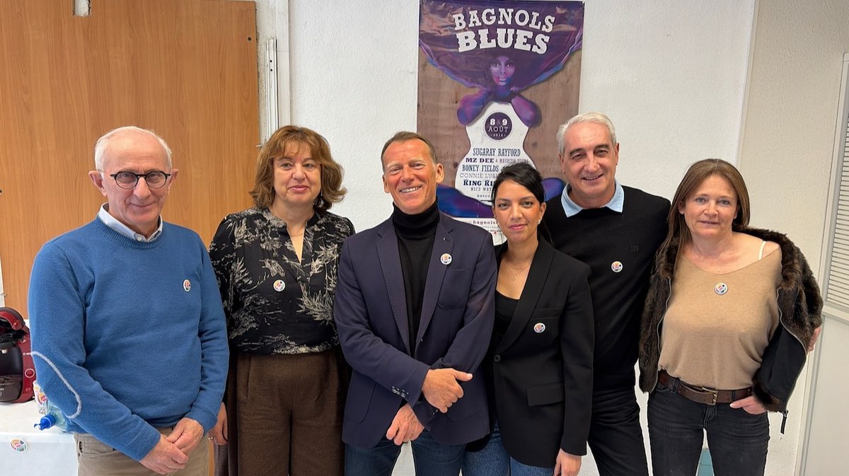 Michel Cegielski entour&eacute; de cinq de ses colistiers, ce vendredi &agrave; Bagnols