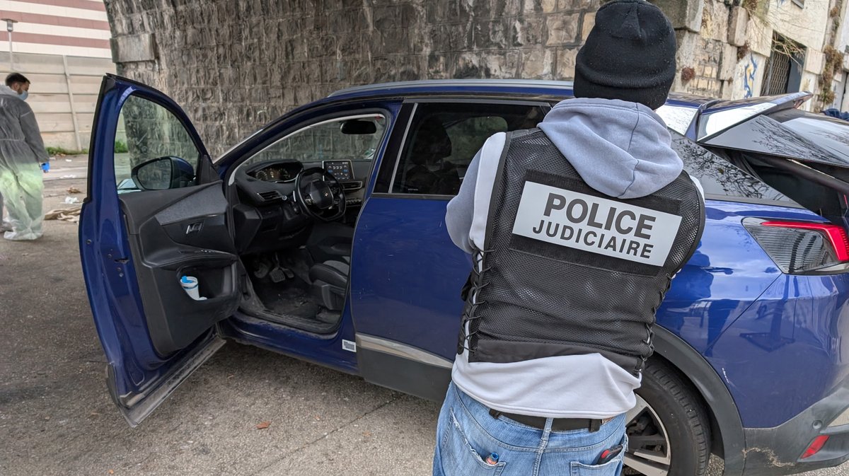 Photo Boris De la Cruz, ce mercredi matin sur place pr&egrave;s de la gare de N&icirc;mes, les lieux de d&eacute;couverte du corps d'un homme.&nbsp;