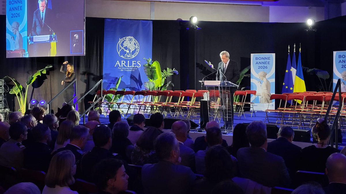 Le maire d'Arles, Patrick de Carolis, lors de ses voeux.