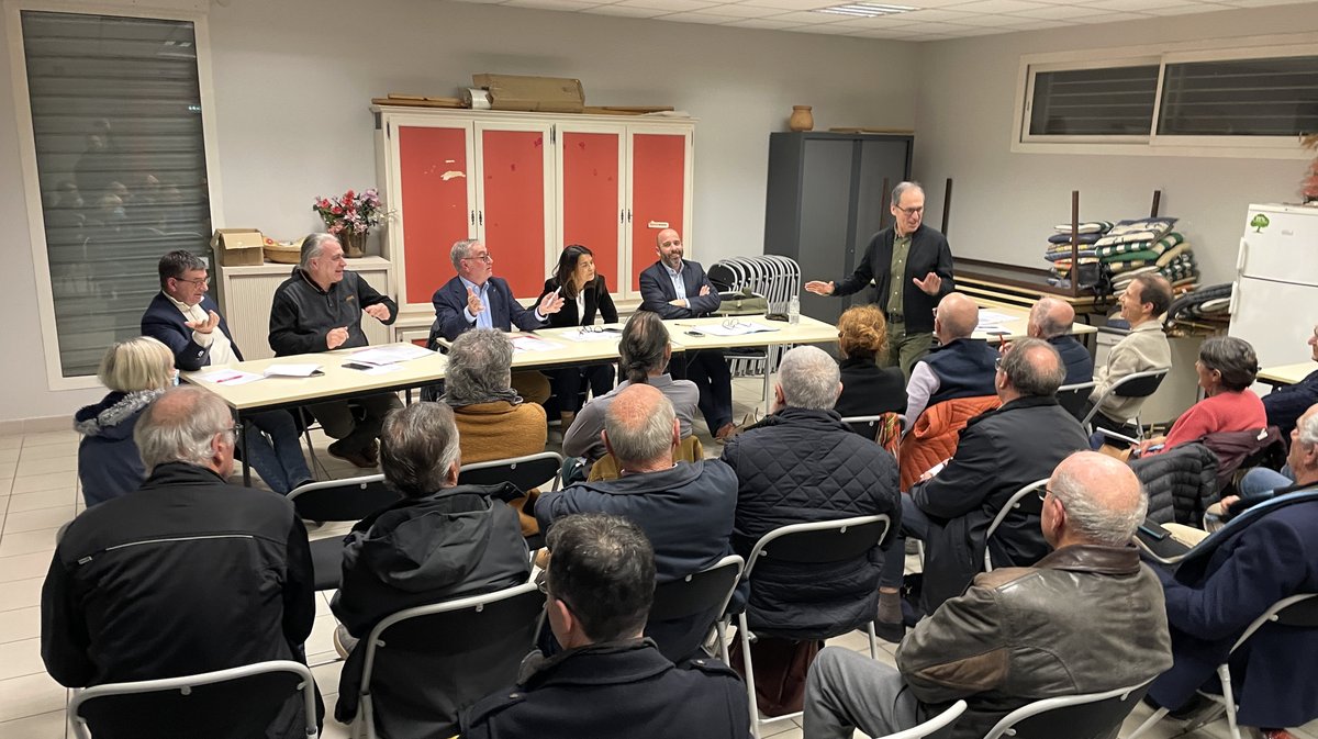 MUNICIPALES À Nîmes, des candidats débattent et se jettent à l'eau