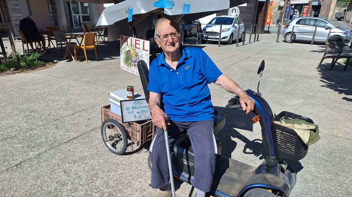 FAIT DU SOIR Entre Facebook et les abeilles, Jean Favas est le plus jeune des centenaires