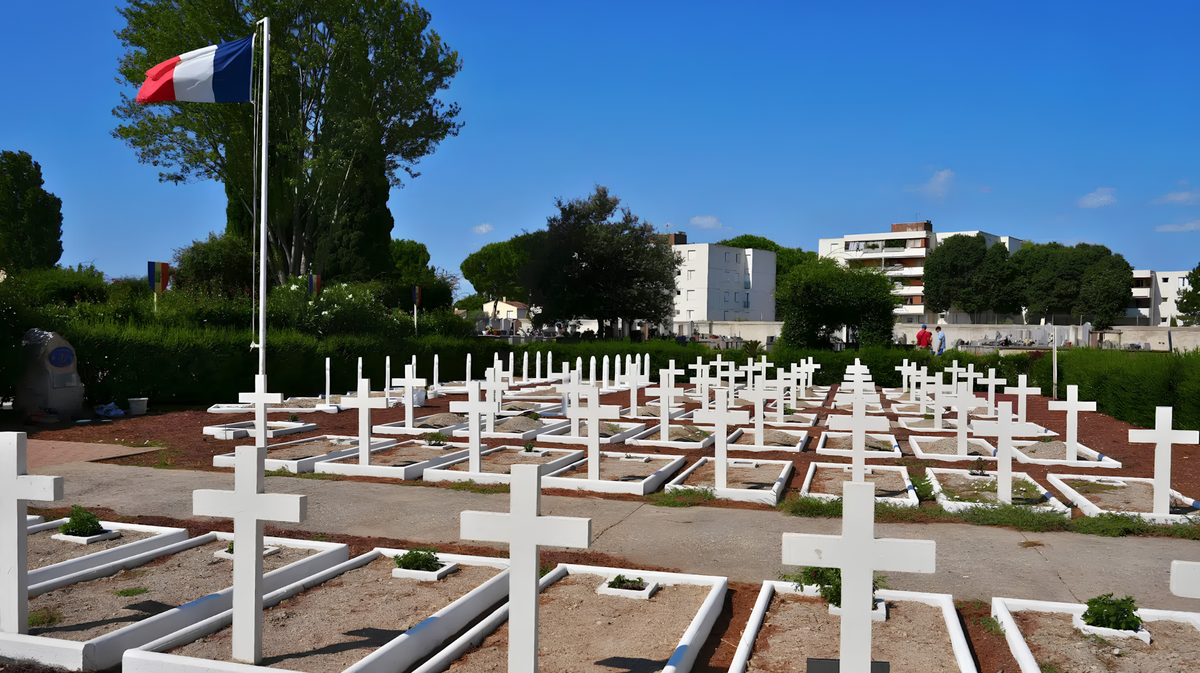 LUNEL Visite et découverte du carré militaire
