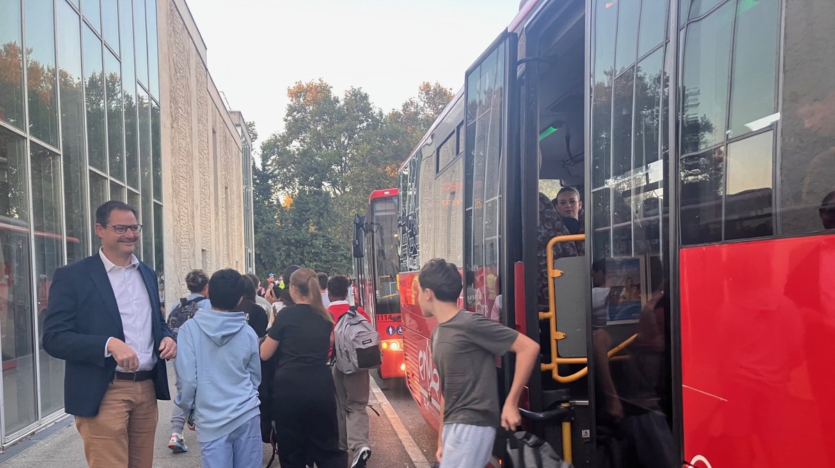 Cyril Juglaret, &eacute;lu en charge des mobilit&eacute;s &agrave; l'agglo, devant le coll&egrave;ge Mistral.