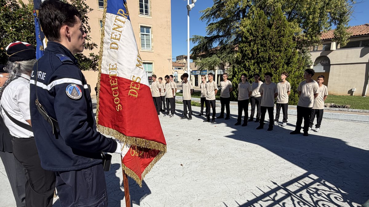 La c&eacute;r&eacute;monie de pr&eacute;sentation s'est tenue au monument aux morts ce mercredi 14 octobre