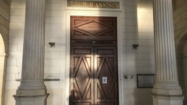 La cour d'assises - tribunal de Nîmes.