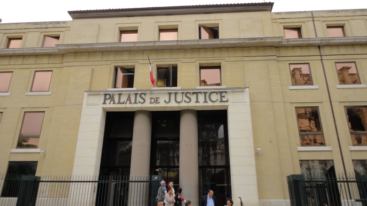 Palais de justice à Nîmes