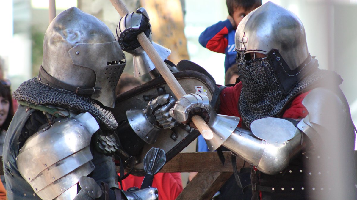 combat médiéval épée armure