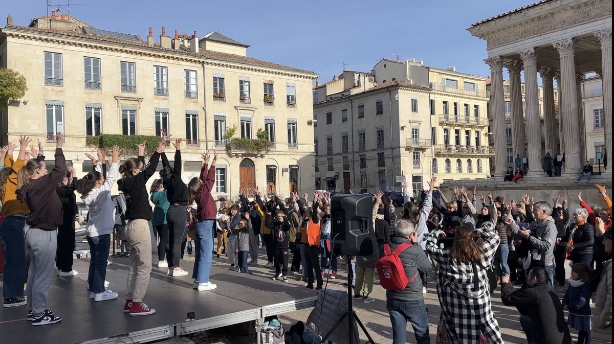 flash mob danse femmes maison carrée