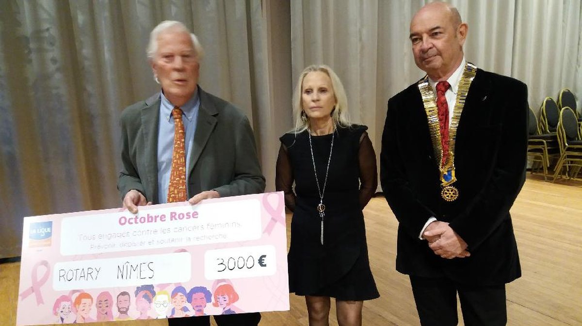 La ligue contre le cancer reçoit un chèque du Rotary club doyen Nîmois