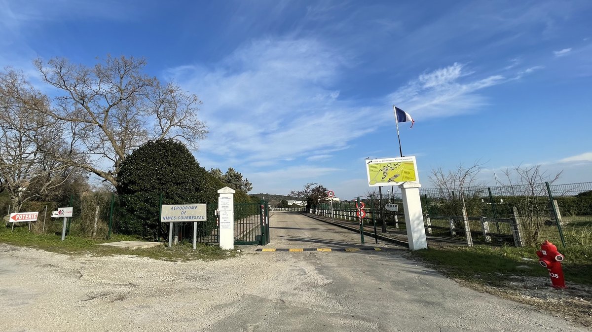 L'entrée de l'aérodrome Nîmes-Courbessac. 