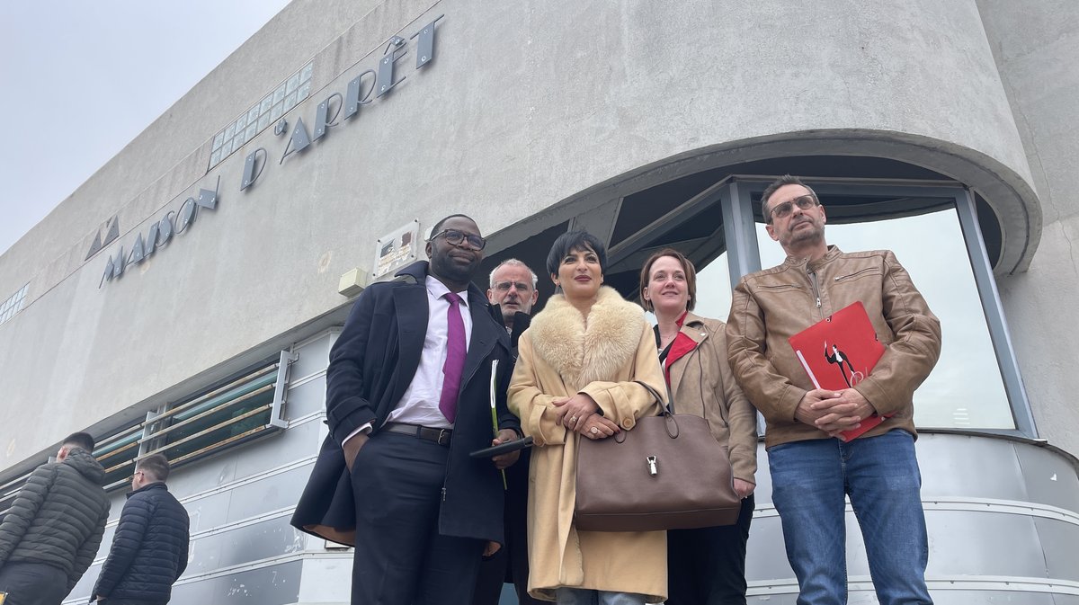 Les membres de l'Ordre nîmois des avocats du Barreau de Nîmes qui étaient en visite à la Maison d'Arrêt de Nîmes ce matin (Photo Anthony Maurin).