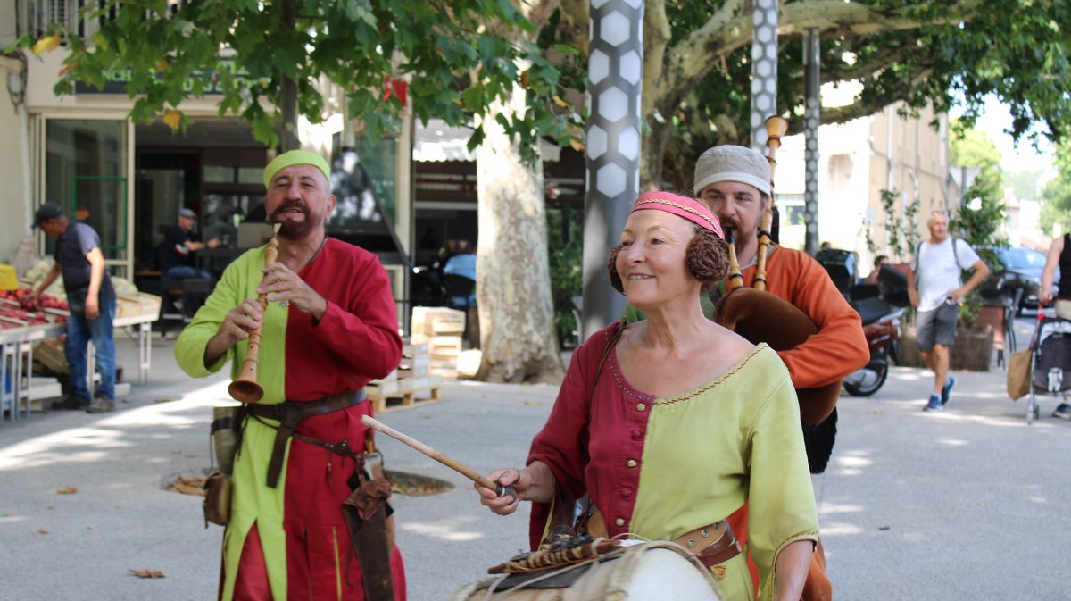 troupe médiévale 800 ans marché bagnols