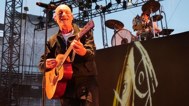 gaëtan roussel festival de nîmes louise attaque arènes