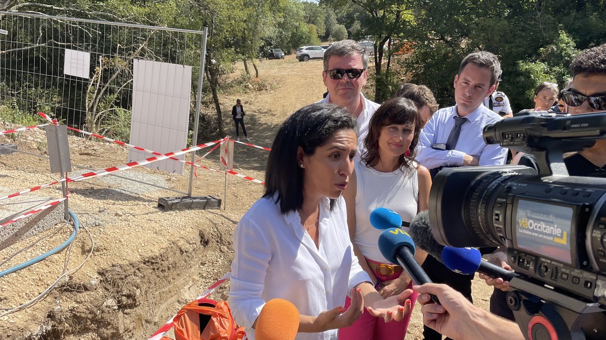 La ministre Sarah El Haïry sur le site du forage de Verfeuil