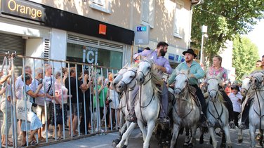 manade de la Lauze abrivado bagnols fête votive