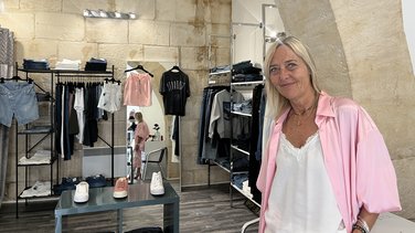 Sandra Delamare est la gérante des deux boutiques