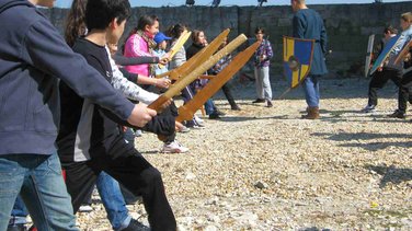 fort saint andré monument jeu d'enfant épée moyen âge