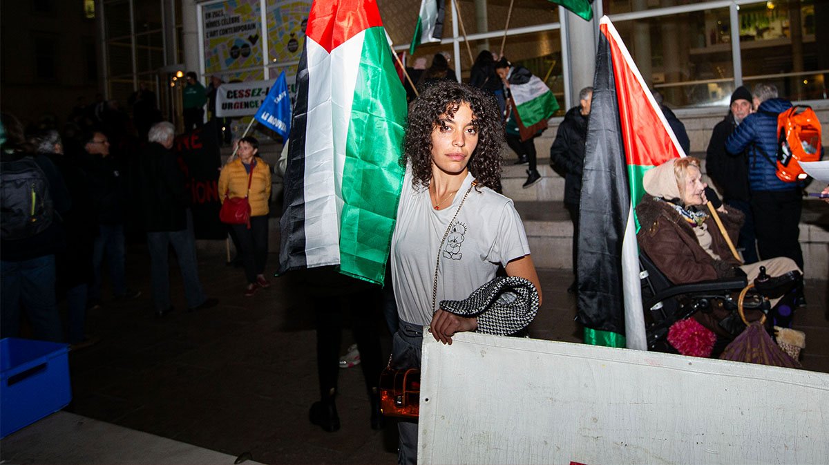 Des drapeaux palestiniens ont été brandis devant le Carré d'art