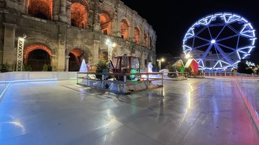 Patinoire synthétique éphémère Noël Nîmes 2023 (Photo Anthony Maurin).