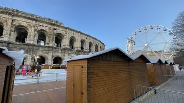 Patinoire synthétique éphémère Noël Nîmes 2023 (Photo Anthony Maurin).