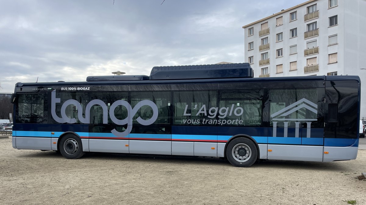 Les nouveaux bus et nouvelles couleurs du réseau Tango de Nîmes métropole (Photo Anthony Maurin).