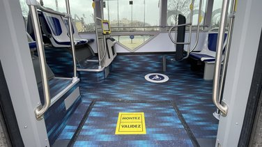 Les nouveaux bus et nouvelles couleurs du réseau Tango de Nîmes métropole (Photo Anthony Maurin).