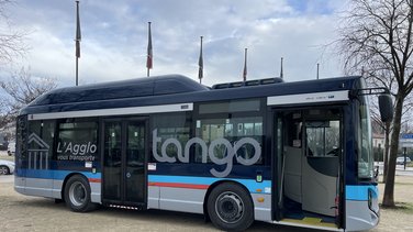Les nouveaux bus et nouvelles couleurs du réseau Tango de Nîmes métropole (Photo Anthony Maurin).