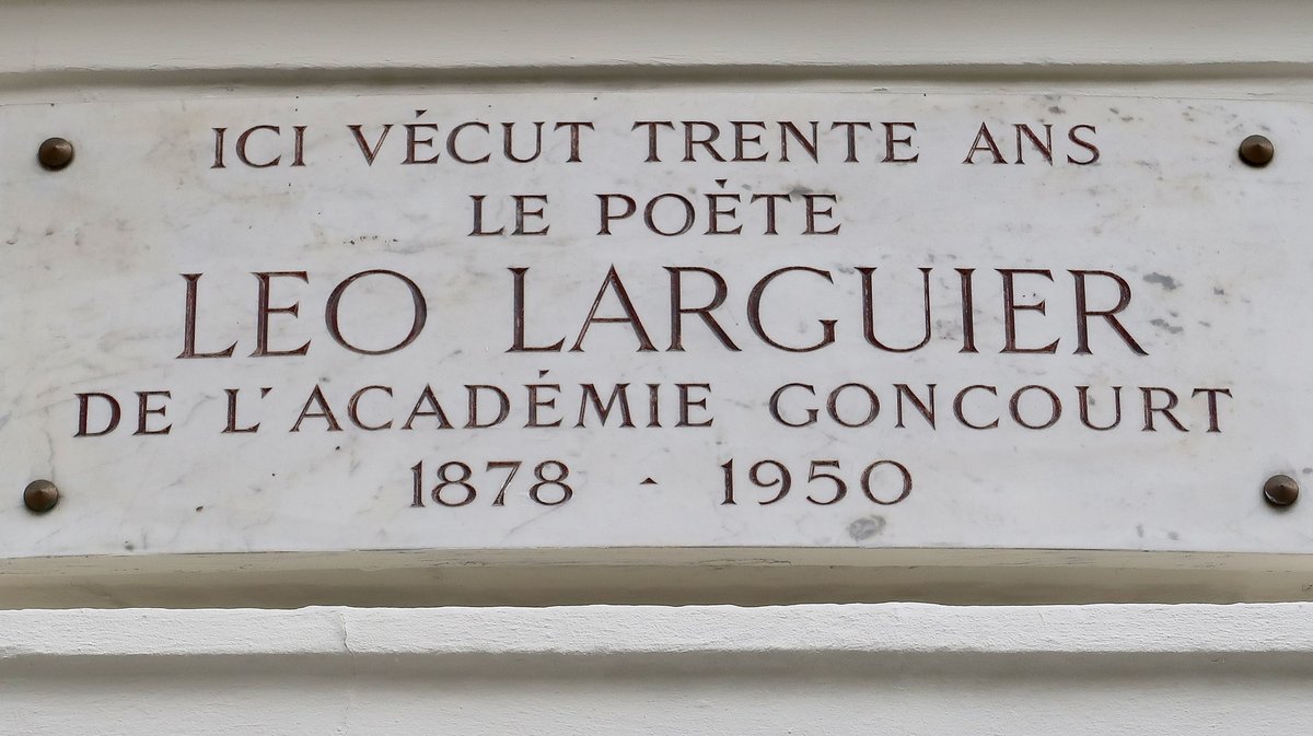 Une plaque concernanrt LéoLarguier au 5 rue Saint-Benoît à Paris 6e (Photo Wikicommuns).