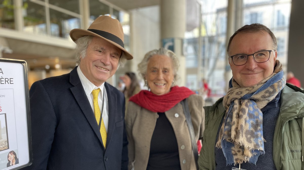 Franz-Olivier Giesbert en compagnie, notamment, de Georgina Dufoix au Festival de la Biographie Nîmes janvier 2024 (Photo Anthony Maurin)