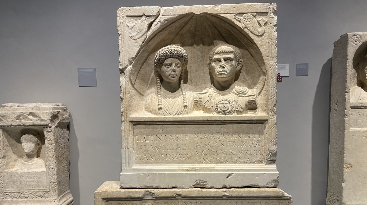 Monument funéraire d’un couple de notables romains nîmois Musée de la Romanité (Photo Anthony Maurin)