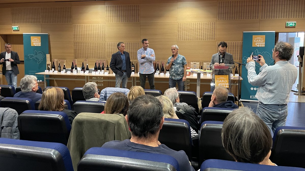 La vente aux enchères caritative de vins de l'AOC Costières de Nîmes pour Table ouverte (Photo Anthony Maurin)