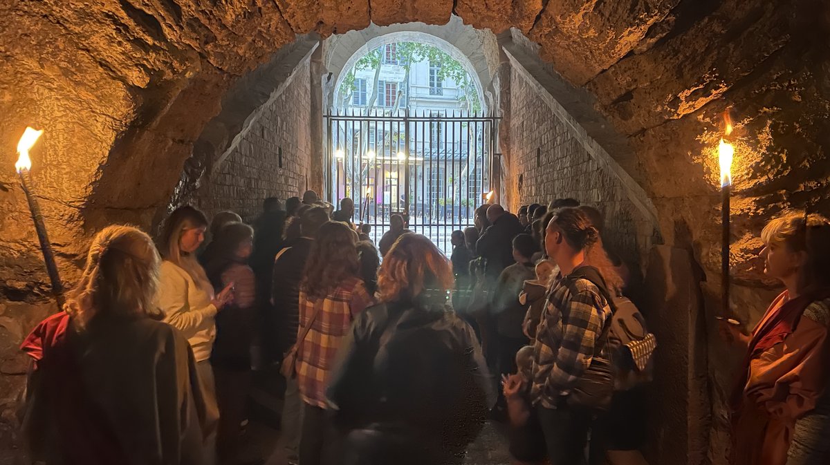 Une visite aux flambeaux dans les arènes de Nîmes (Photo Anthony Maurin)