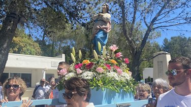 La Sainte Vierge Santa Cruz. 