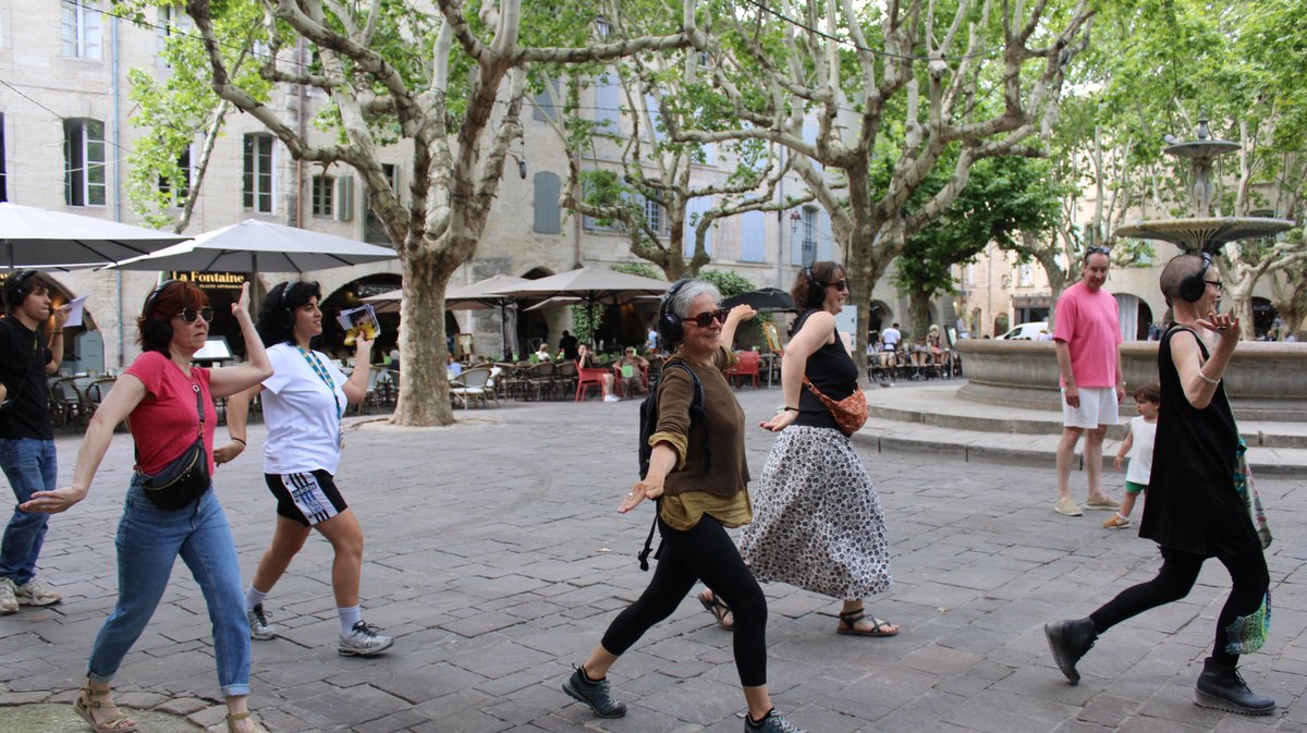 uzès danse déambulation