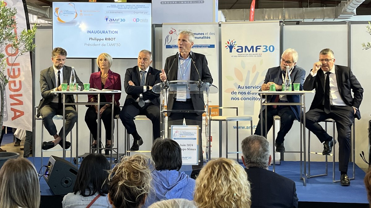 NÎMES Un salon qui réunit les maires du Gard dans une atmosphère conviviale