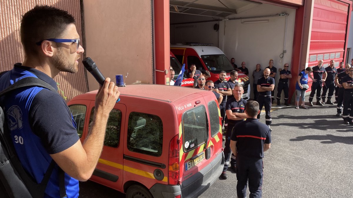 Lors de la manifestation des pompiers, vendredi dernier, à la caserne de Nîmes-centre 