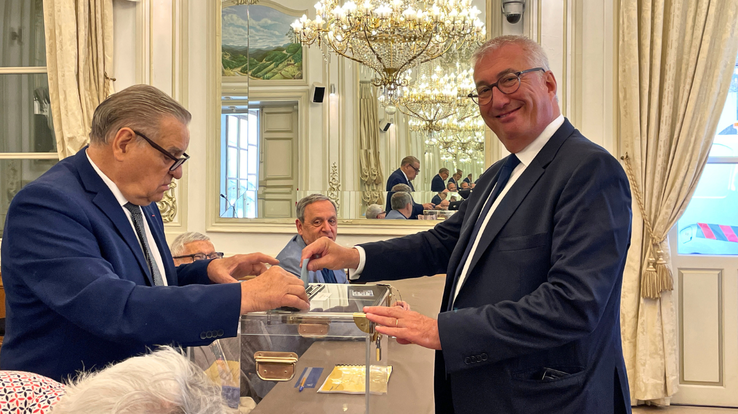Christophe Rivenq, premier adjoint à la ville d'Alès, a déposé son bulletin dans l'urne ce dimanche matin vers 8h10.