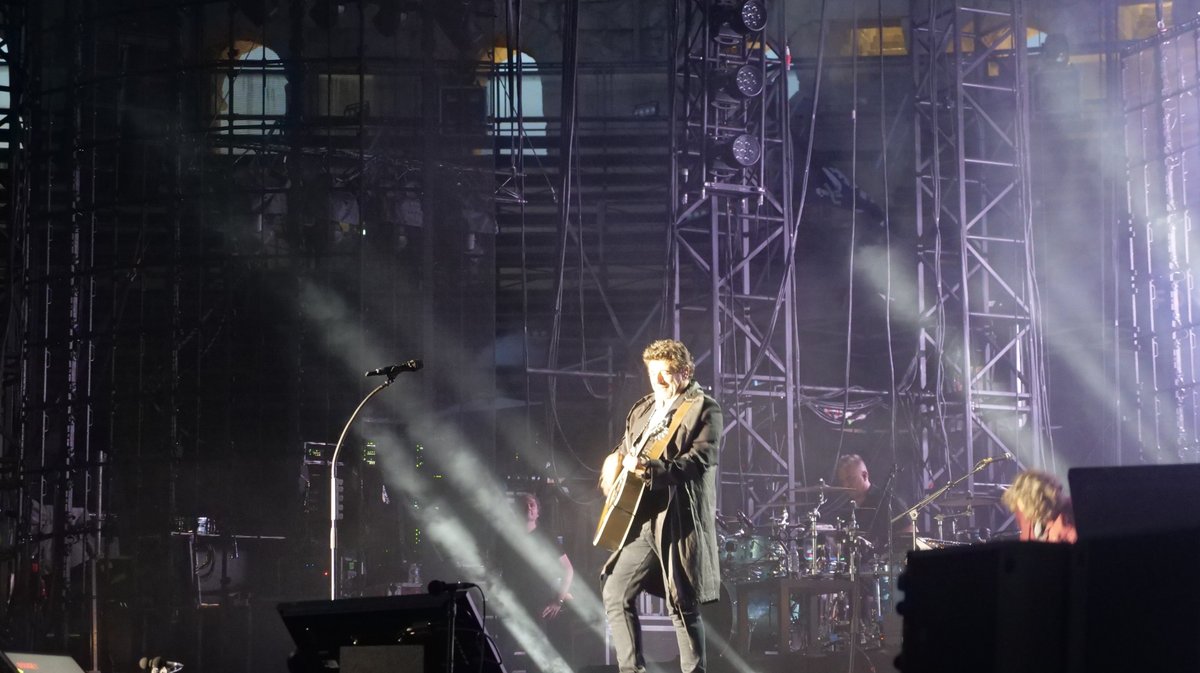 Patrick Bruel sur la scène des arènes de Nîmes 2024 festival de nimes