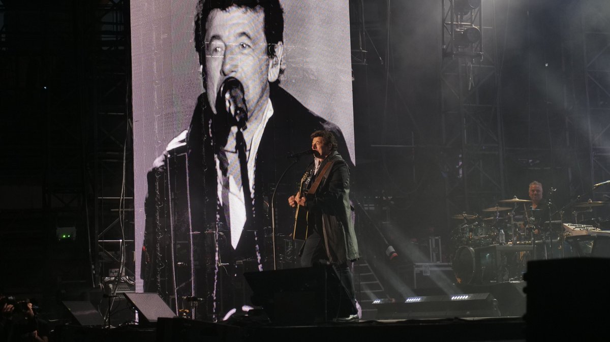 Patrick Bruel sur la scène des arènes de Nîmes festival de nimes 2024