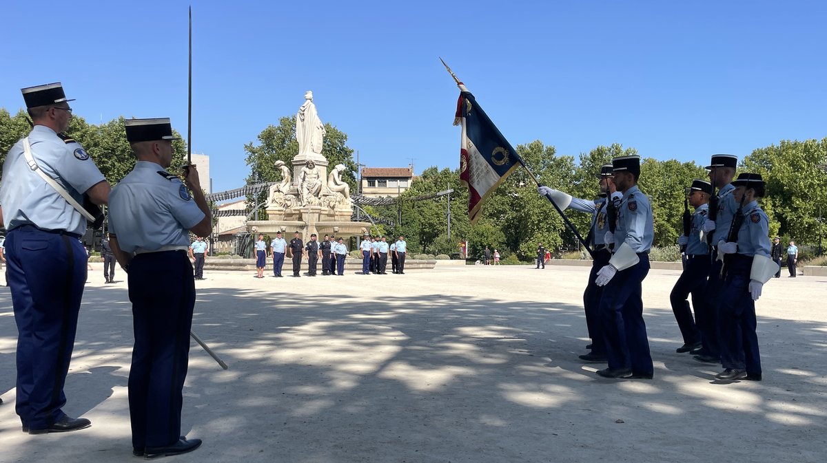 Remise du drapeau au groupement de gendarmerie départementale du Gard (Photo Anthony Maurin)