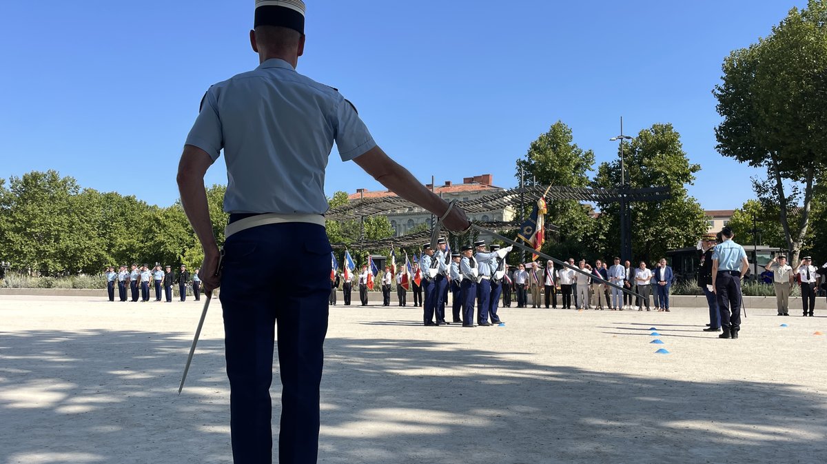 Remise du drapeau au groupement de gendarmerie départementale du Gard (Photo Anthony Maurin)